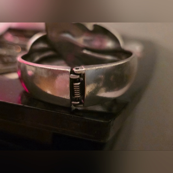 Delicate Leaf Etched Silver-Tone Bangle - Picture 5 of 10